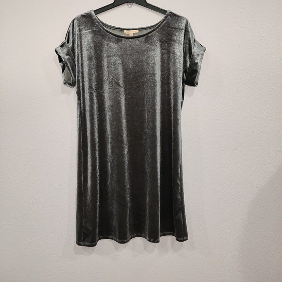 Gibson Latimer Dresses & Skirts - NWT Gray Stretch Velvet Shift Dress